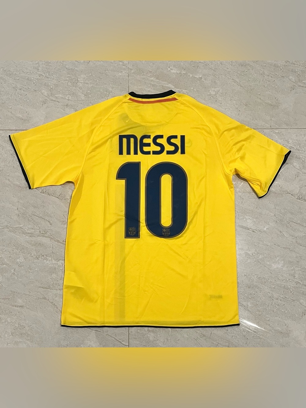 Barcelona 08/09 yellow Away jersey - Messi
#10 SIZE X-LARGE